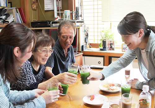 緑効青汁で乾杯