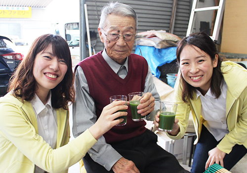 緑効青汁で乾杯