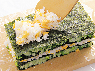 重ねる