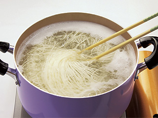 茹でる