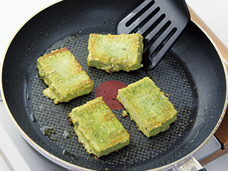 高野豆腐を焼く