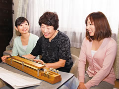 発表会へ向けて練習中の曲を披露していただきました。