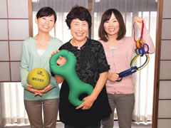3B体操は3つの器具を使い、音楽に合わせて運動します。