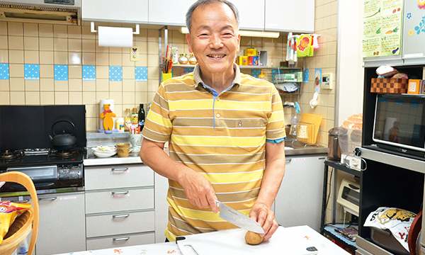 『普段はスポーツジムで身体を動かしてます。妻が仕事の日は料理をすることもあります』と修さん。