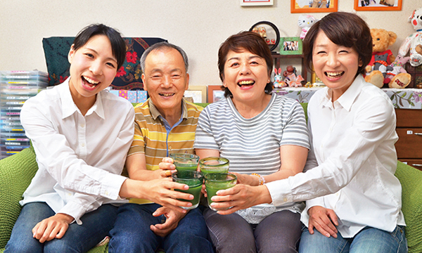 もっと一緒にいたいから朝晩の青汁で元気づくり