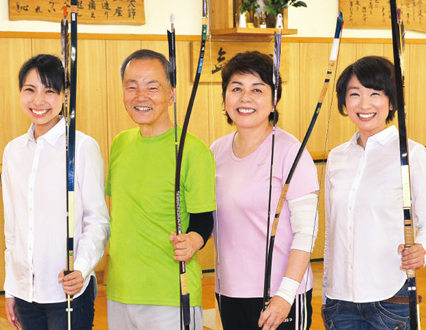 「命中すると気持ちいい!四半的の魅力を広めたいです。」と細井さんご夫婦。