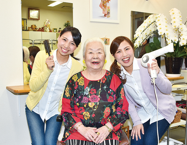 18歳から60年以上にわたり、現役美容師を続けている木下さん。